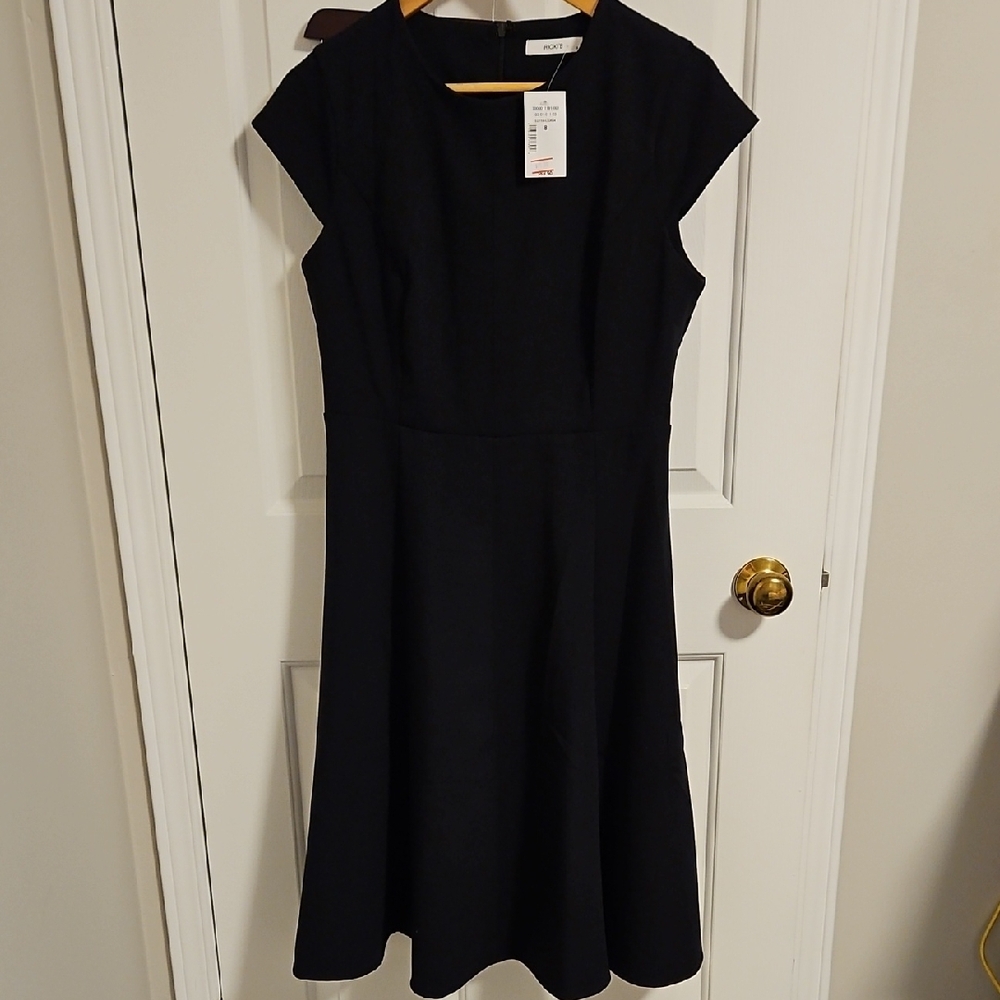 💖  $5 Add To Bundle Ricki's Black A-Line Midi Dress with Scoop Neck💖